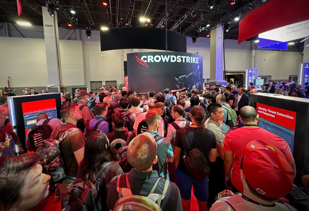 بعد الانهيار العالمي لتكنولوجيا المعلومات، تغازل CrowdStrike المتسللين بشخصيات الحركة والامتنان